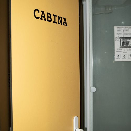 Puerta de acceso a cabina