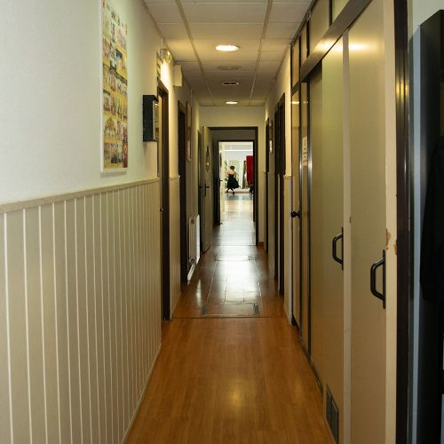 Imagen de pasillo largo